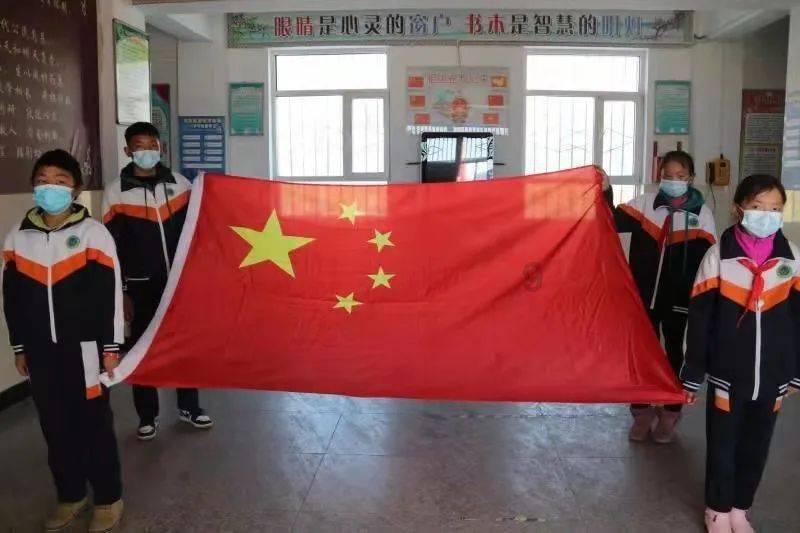 我QQ存储空间老有些聊天图片烦死了怎么关闭游戏画面